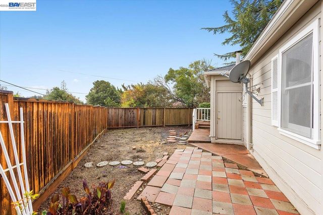 18028 Almond Rd, Castro Valley, CA 94546