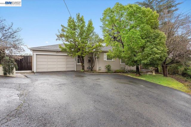 18028 Almond Rd, Castro Valley, CA 94546