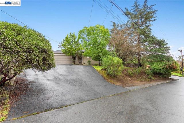 18028 Almond Rd, Castro Valley, CA 94546