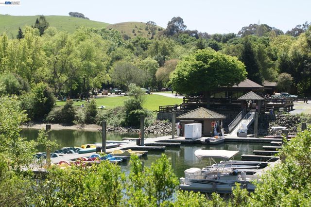 18028 Almond Rd, Castro Valley, CA 94546