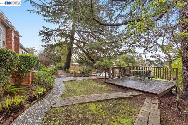 18028 Almond Rd, Castro Valley, CA 94546