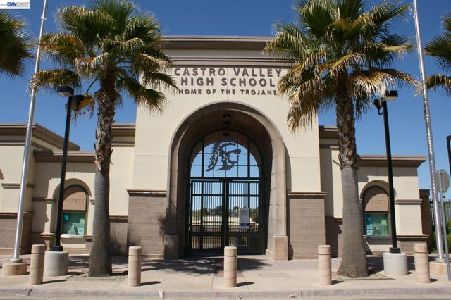 18028 Almond Rd, Castro Valley, CA 94546