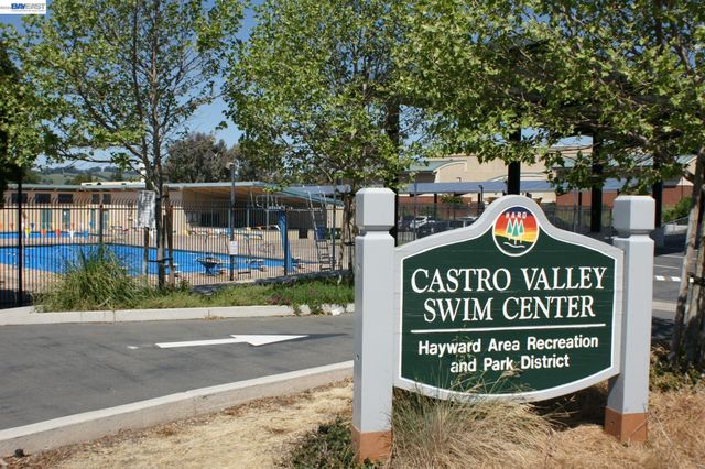 18028 Almond Rd, Castro Valley, CA 94546