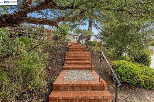 18028 Almond Rd, Castro Valley, CA 94546