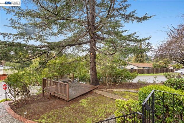18028 Almond Rd, Castro Valley, CA 94546