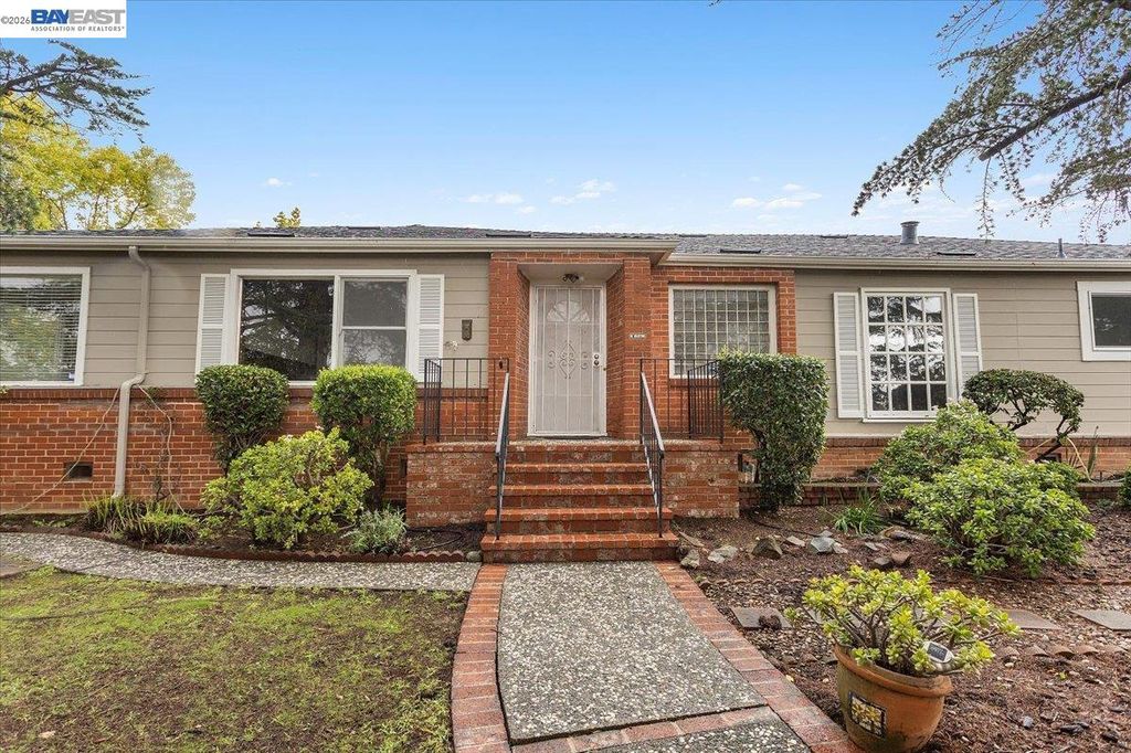 18028 Almond Rd, Castro Valley, CA 94546