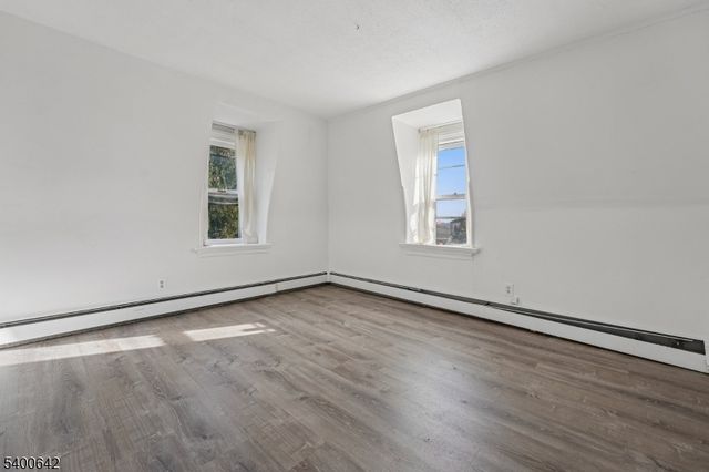 24 Franklin Pl, Summit City, NJ 07901