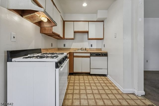 24 Franklin Pl, Summit City, NJ 07901