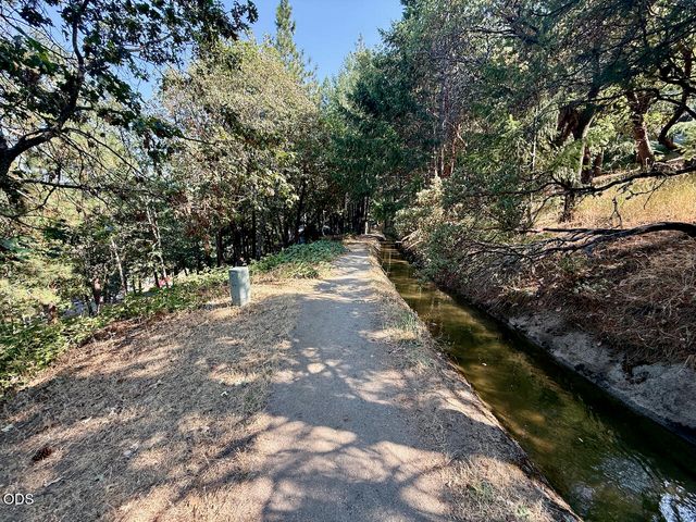 Weller Lane, Ashland, OR 97520