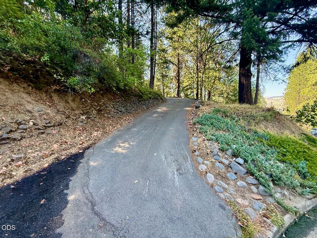 Weller Lane, Ashland, OR 97520