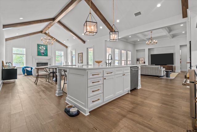 2523 Oak Alley, Tyler, TX 75703