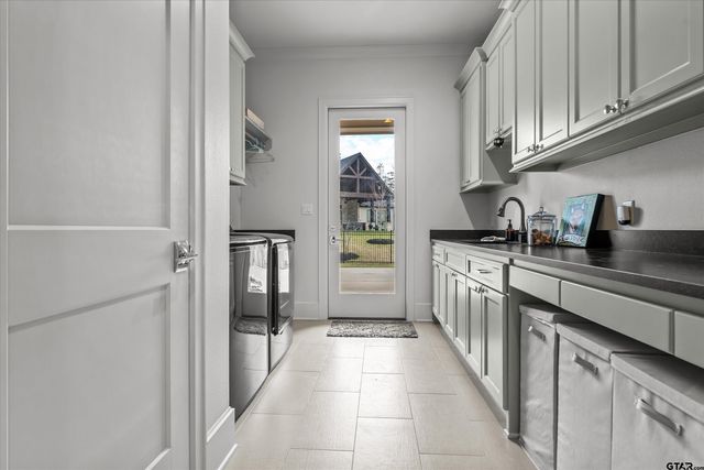 2523 Oak Alley, Tyler, TX 75703