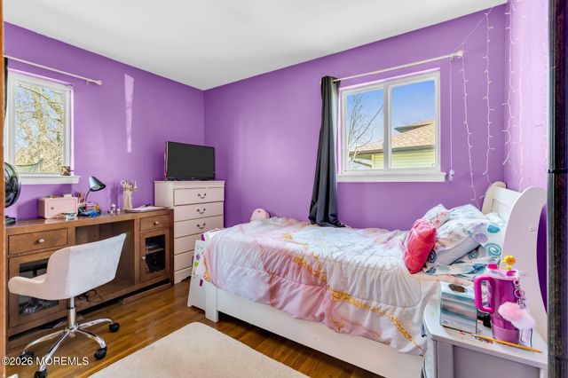 32 Koenig Lane, Freehold, NJ 07728