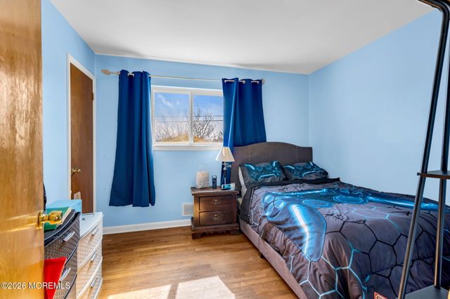 32 Koenig Lane, Freehold, NJ 07728