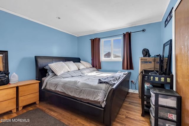 32 Koenig Lane, Freehold, NJ 07728