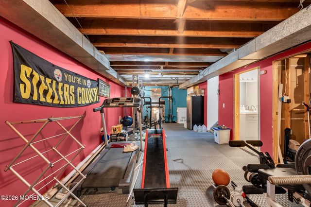 32 Koenig Lane, Freehold, NJ 07728