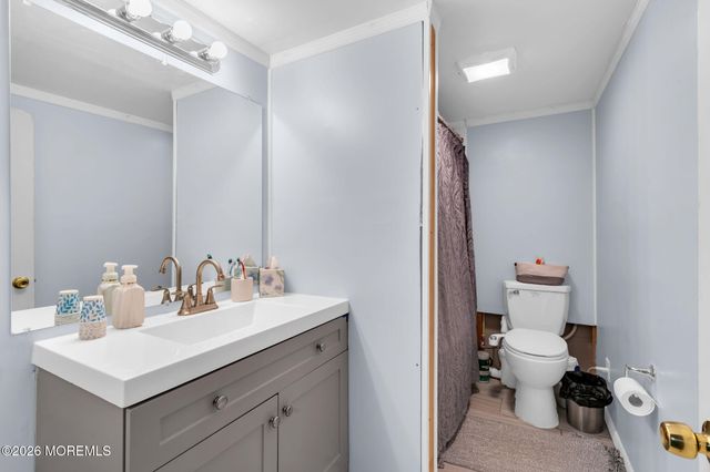 32 Koenig Lane, Freehold, NJ 07728