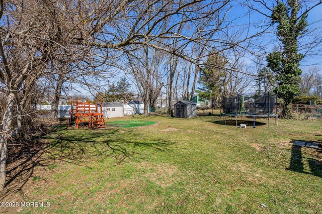 32 Koenig Lane, Freehold, NJ 07728