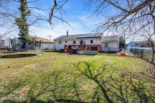 32 Koenig Lane, Freehold, NJ 07728