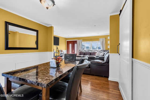 32 Koenig Lane, Freehold, NJ 07728