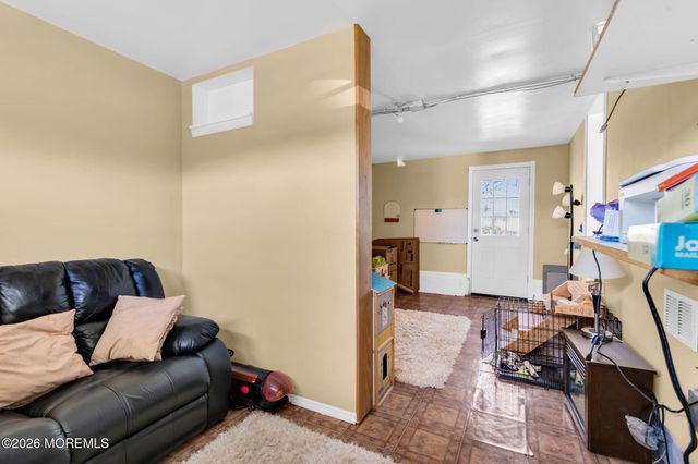 32 Koenig Lane, Freehold, NJ 07728