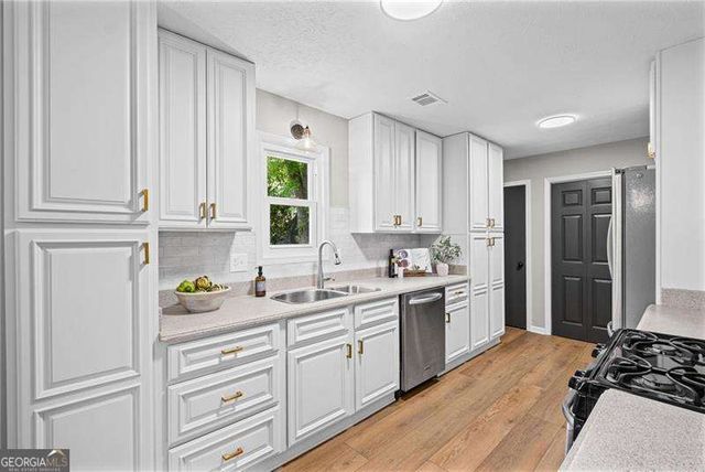 213 Colemans Bluff Drive, Woodstock, GA 30188