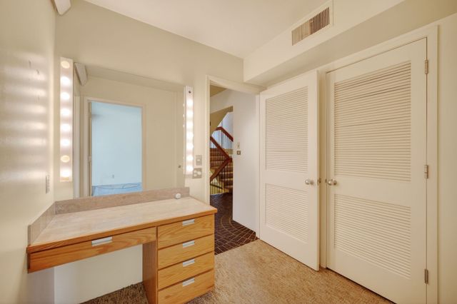 4001 Crestmoor Place, Des Moines, IA 50310