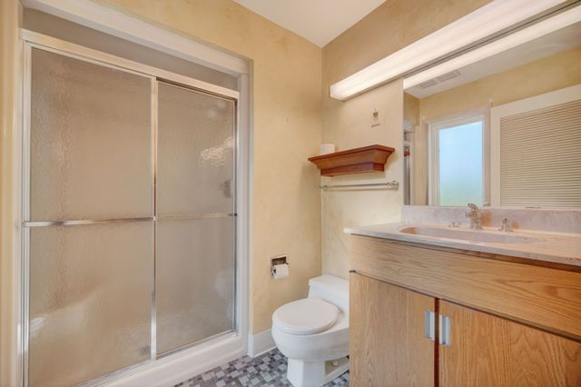 4001 Crestmoor Place, Des Moines, IA 50310
