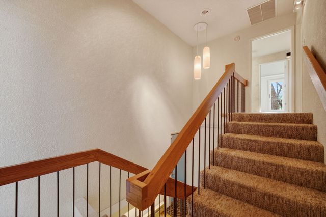 4001 Crestmoor Place, Des Moines, IA 50310