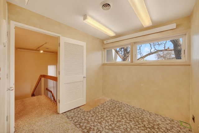 4001 Crestmoor Place, Des Moines, IA 50310