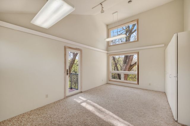 4001 Crestmoor Place, Des Moines, IA 50310