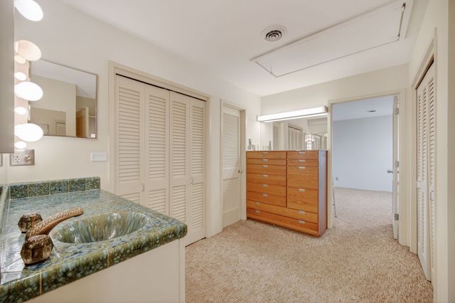 4001 Crestmoor Place, Des Moines, IA 50310