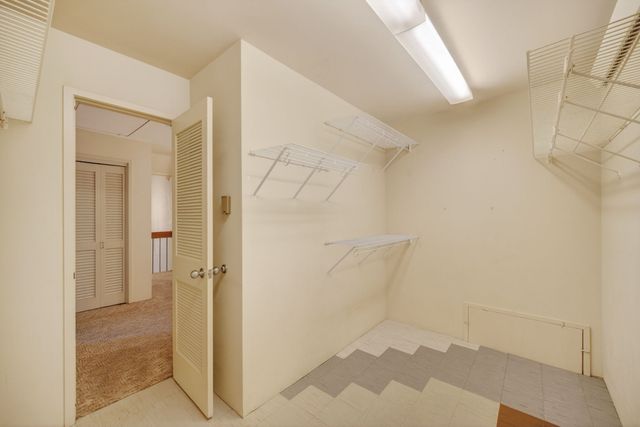 4001 Crestmoor Place, Des Moines, IA 50310
