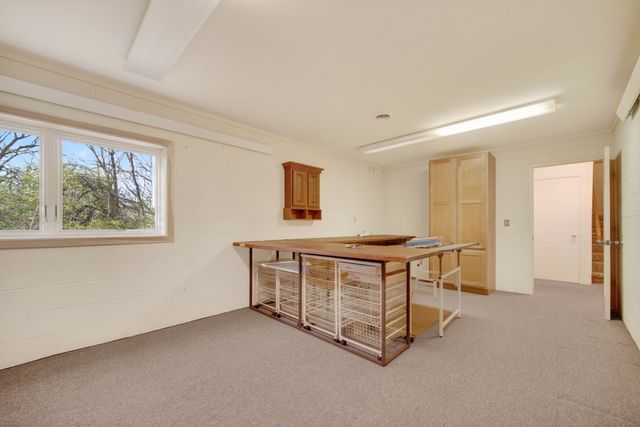 4001 Crestmoor Place, Des Moines, IA 50310