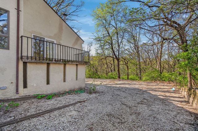 4001 Crestmoor Place, Des Moines, IA 50310