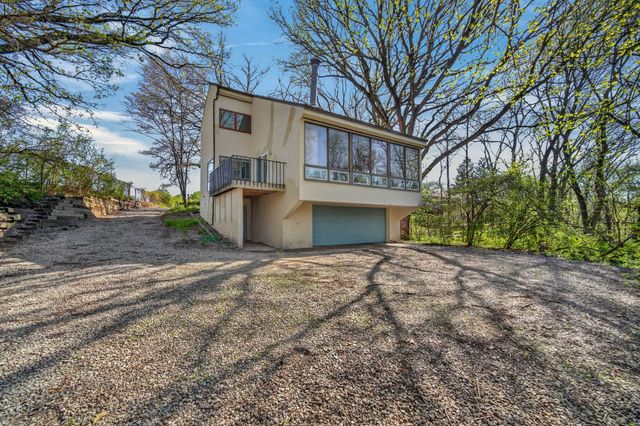4001 Crestmoor Place, Des Moines, IA 50310