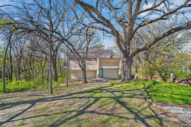 4001 Crestmoor Place, Des Moines, IA 50310