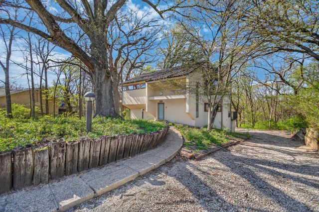 4001 Crestmoor Place, Des Moines, IA 50310