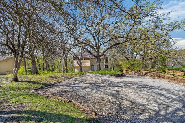 4001 Crestmoor Place, Des Moines, IA 50310