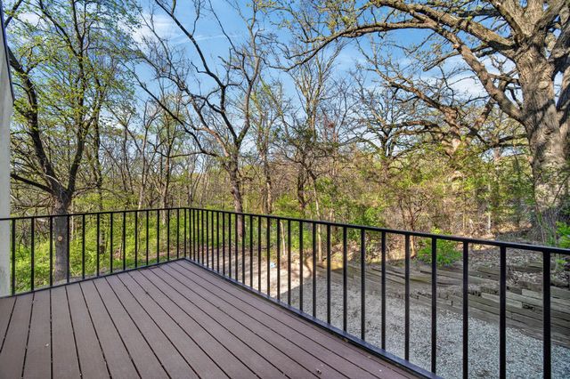 4001 Crestmoor Place, Des Moines, IA 50310