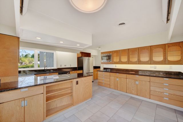4001 Crestmoor Place, Des Moines, IA 50310