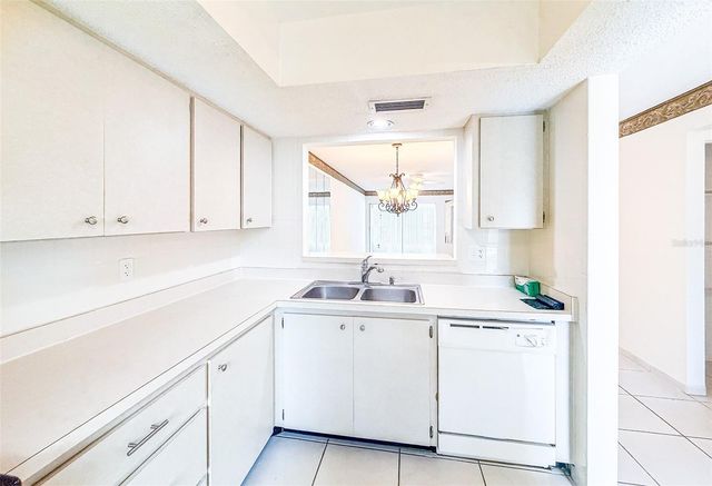 2604 WOODGATE LANE J6, Sarasota, FL 34231