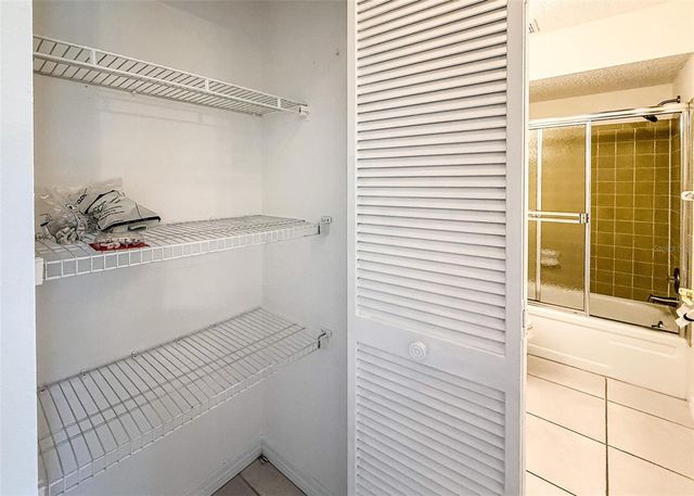2604 WOODGATE LANE J6, Sarasota, FL 34231