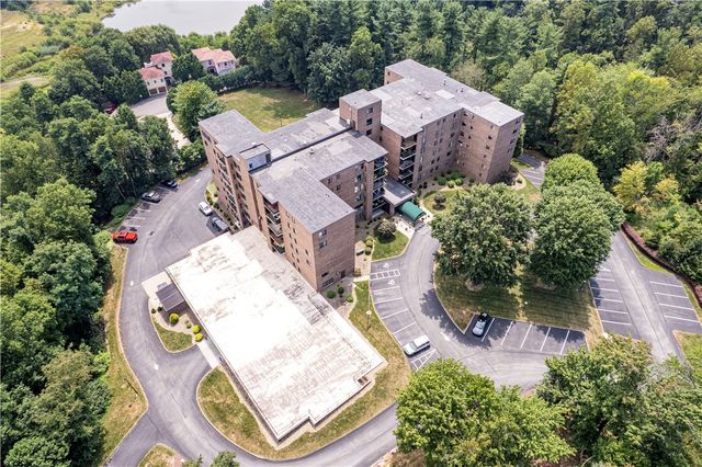 3 Alta Vita Dr 205, Hempfield Twp, PA 15601