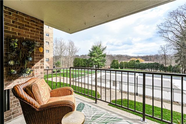 3 Alta Vita Dr 205, Hempfield Twp, PA 15601