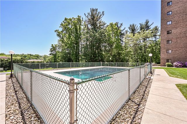 3 Alta Vita Dr 205, Hempfield Twp, PA 15601