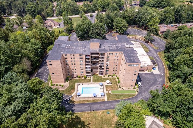 3 Alta Vita Dr 205, Hempfield Twp, PA 15601