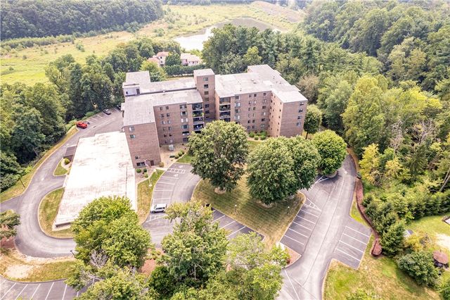 3 Alta Vita Dr 205, Hempfield Twp, PA 15601