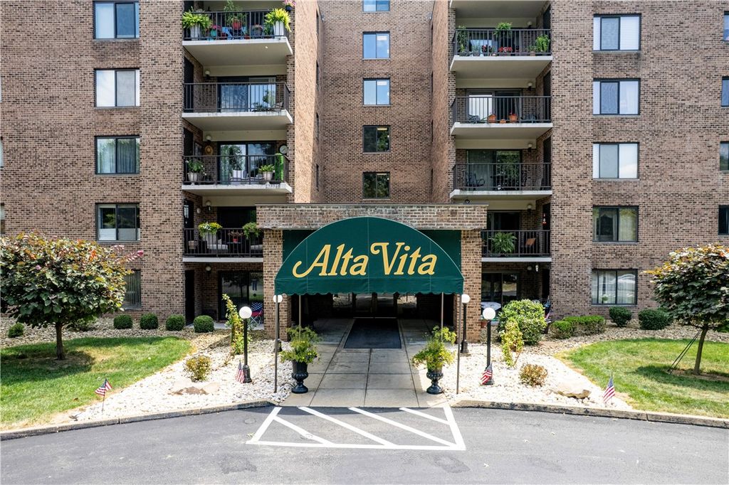 3 Alta Vita Dr 205, Hempfield Twp, PA 15601