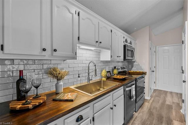 3701 Cotswold Terrace 7M, Greensboro, NC 27410